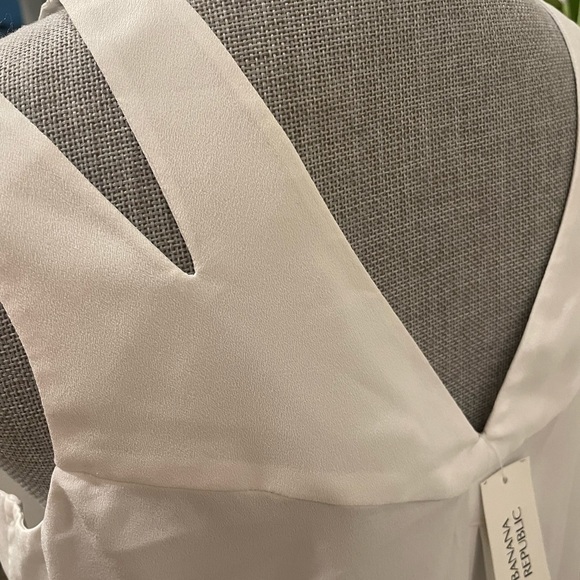 New - Banana Republic cut-out tank - Picture 3 of 4